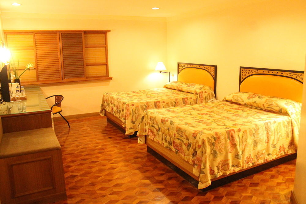 The Legend Villas Mandaluyong Exterior photo